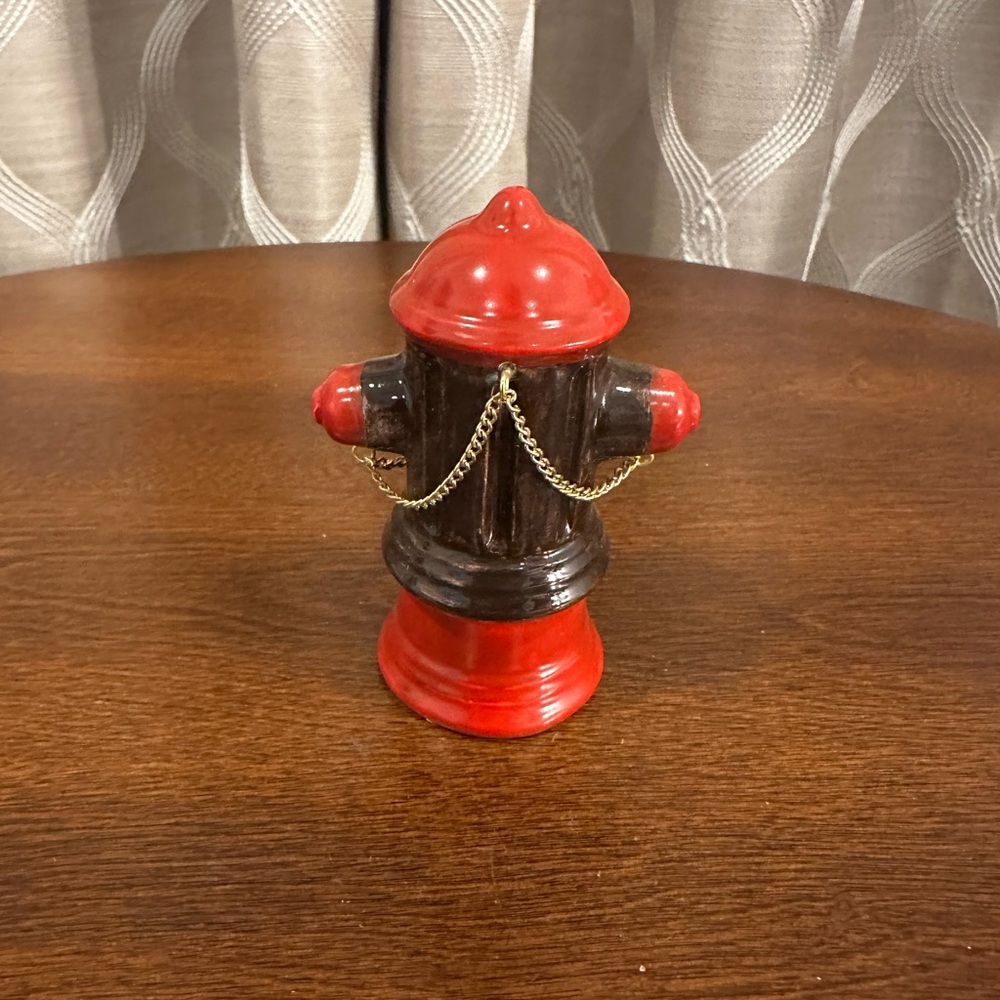 Roma Red American Collectibles Salt & Pepper Shakers - Picture 7 of 10